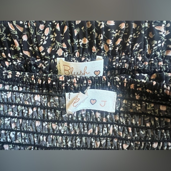 Blush j 2 piece smocked floral skirt set w matching multiway top. Size L - Picture 10 of 11